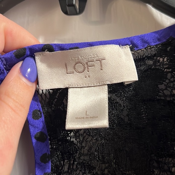 Loft Blue and black lace polka dot women’s size large sleeveless blouse - Picture 2 of 3